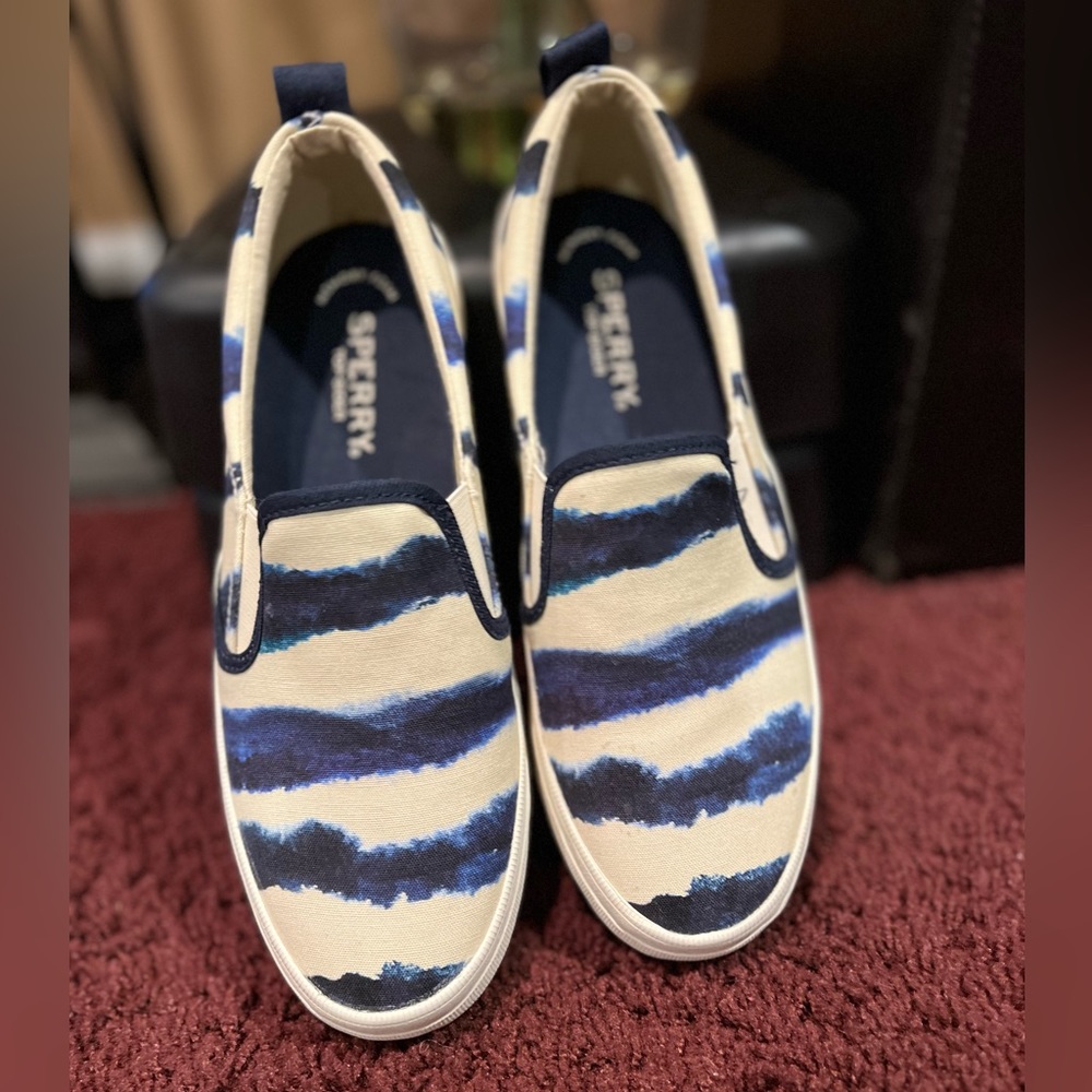 Sperry Women's Navy and Cream Loafers